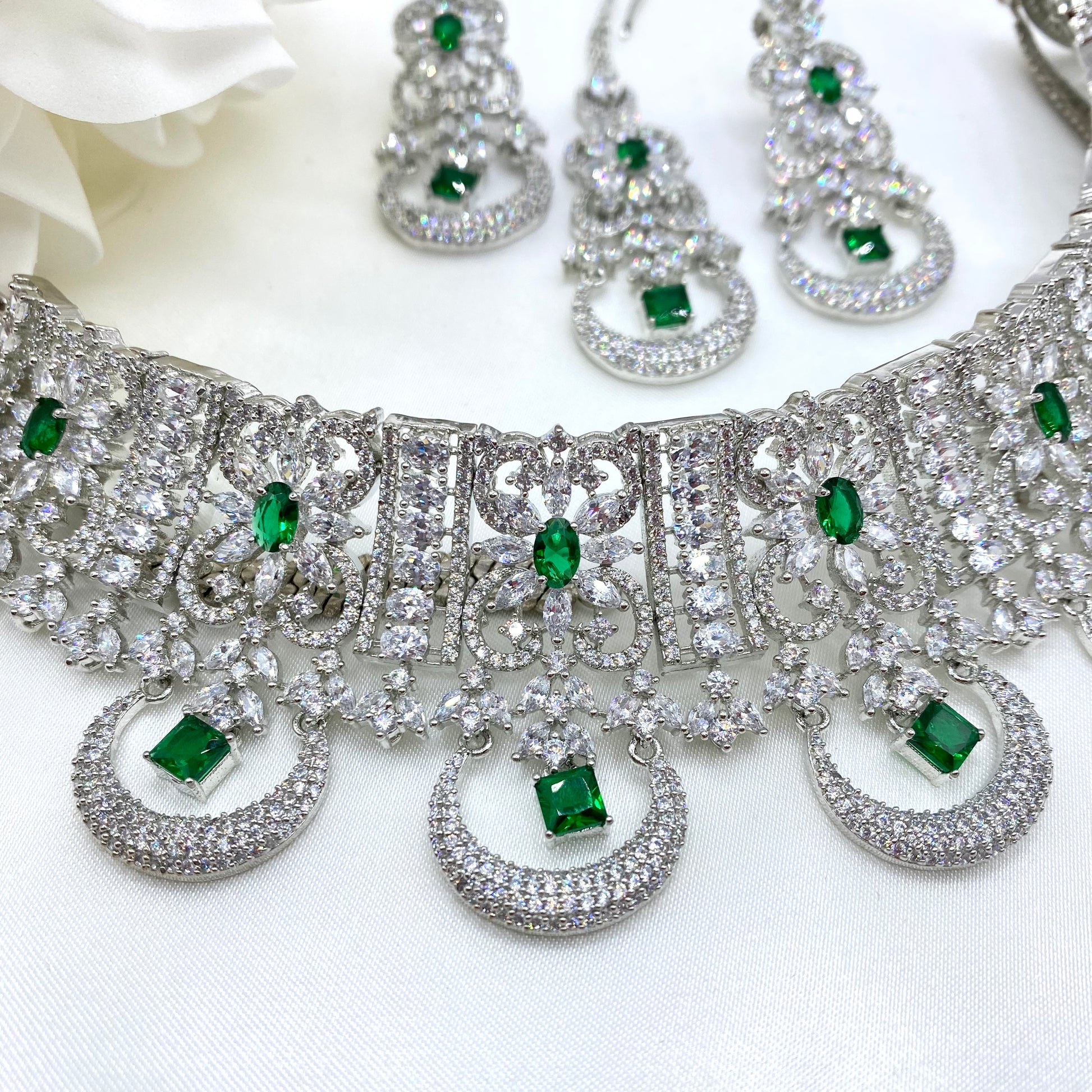 Green hot sale necklace zara